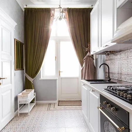 смольського, 6 Apartmán